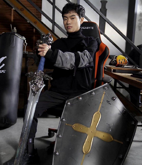 黄金左手被某女生利用了tes经理指出她的3个小动作气得忍不住