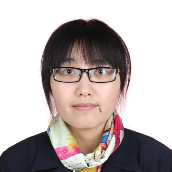 今天侯军为她们送来了节日寄语