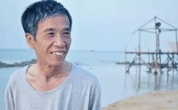 两人同演汉奸走红,一个其貌不扬70岁还拍戏,他却销声匿迹_颜冠英