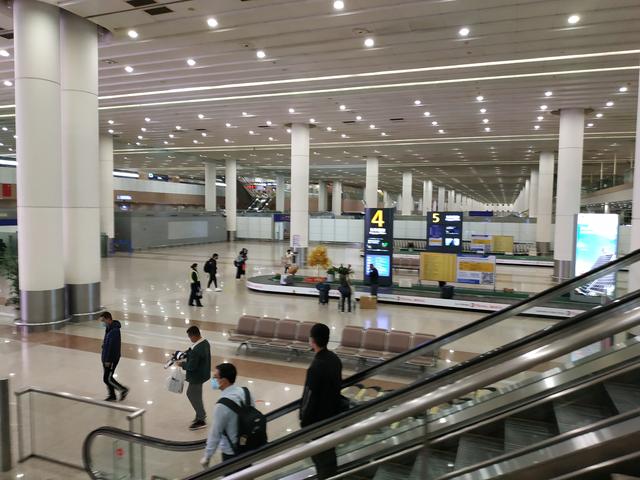 原创实拍全国机场吞吐量第二的浦东机场以往游人如织如今门庭冷落