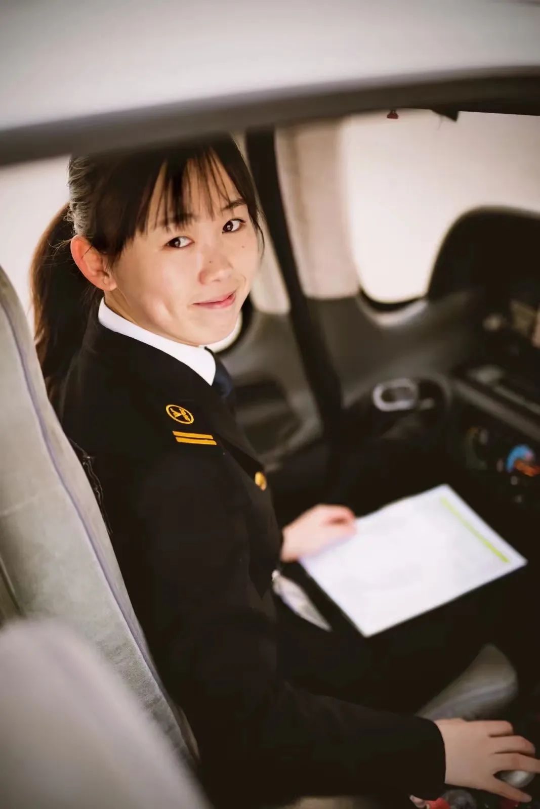 中国飞行员队伍不仅有好儿郎更有玫瑰铿锵