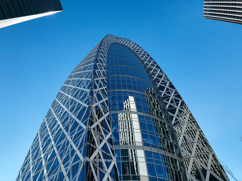 亚洲唯一超200米的教学楼:整栋楼包含3所学校,可容纳1万名学生_建筑