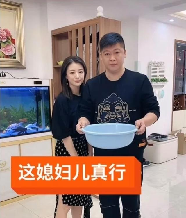 37岁谢永强近况曝光发福到认不出获娇妻穿短裙跪地洗脚