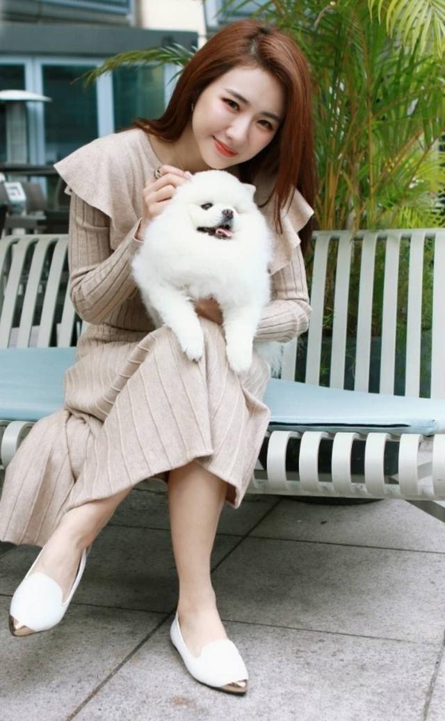 近日,圈中不少爱宠人士就发起了"不弃"的宣传,菊梓乔也加入了其中,她