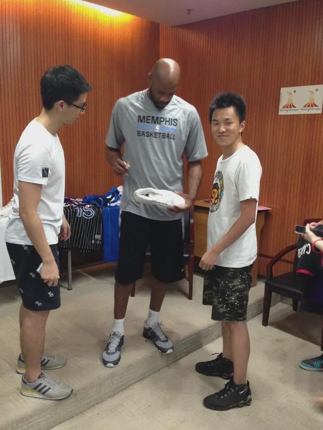 社区精选国内卡特球鞋收藏第一人入驻识货