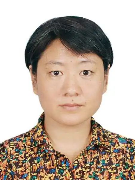 今天侯军为她们送来了节日寄语