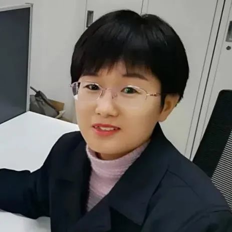 今天侯军为她们送来了节日寄语