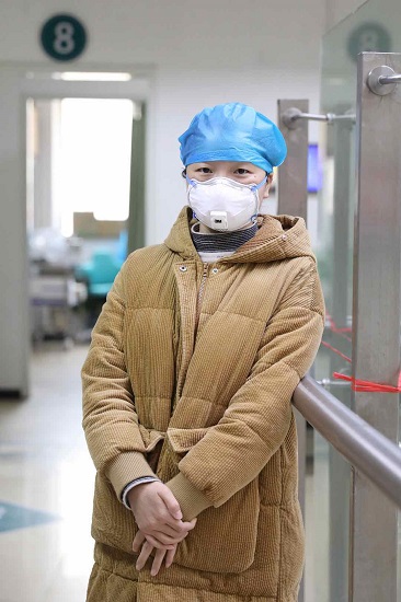 武汉插管敢死队女汉子:睡觉都要戴口罩,不怕感染风险就怕熊孩子