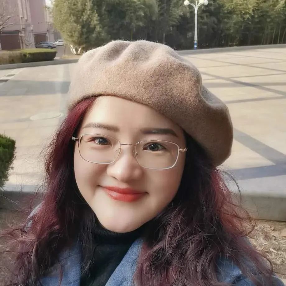 今天侯军为她们送来了节日寄语