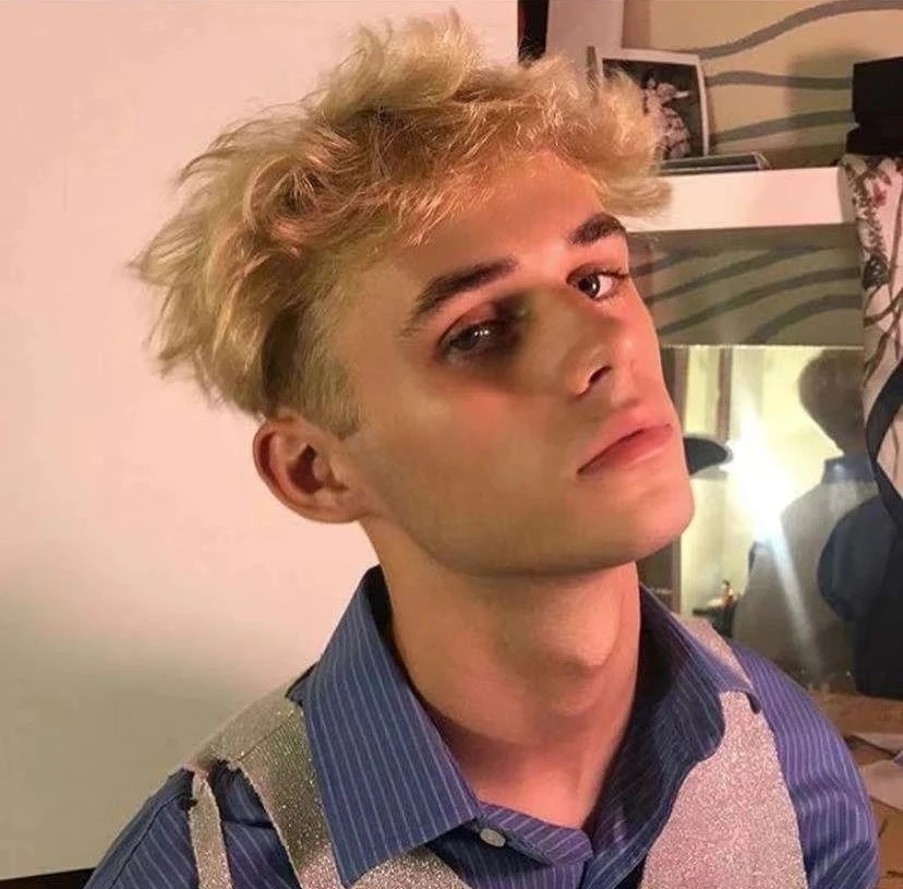 男头像欧美风个性酷坐错车和错过车哪个更遗憾