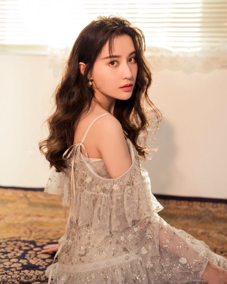 清纯美女明星鲍天琦气质写真