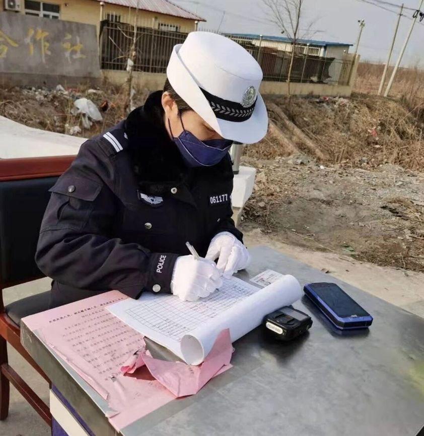 女特警背影图片