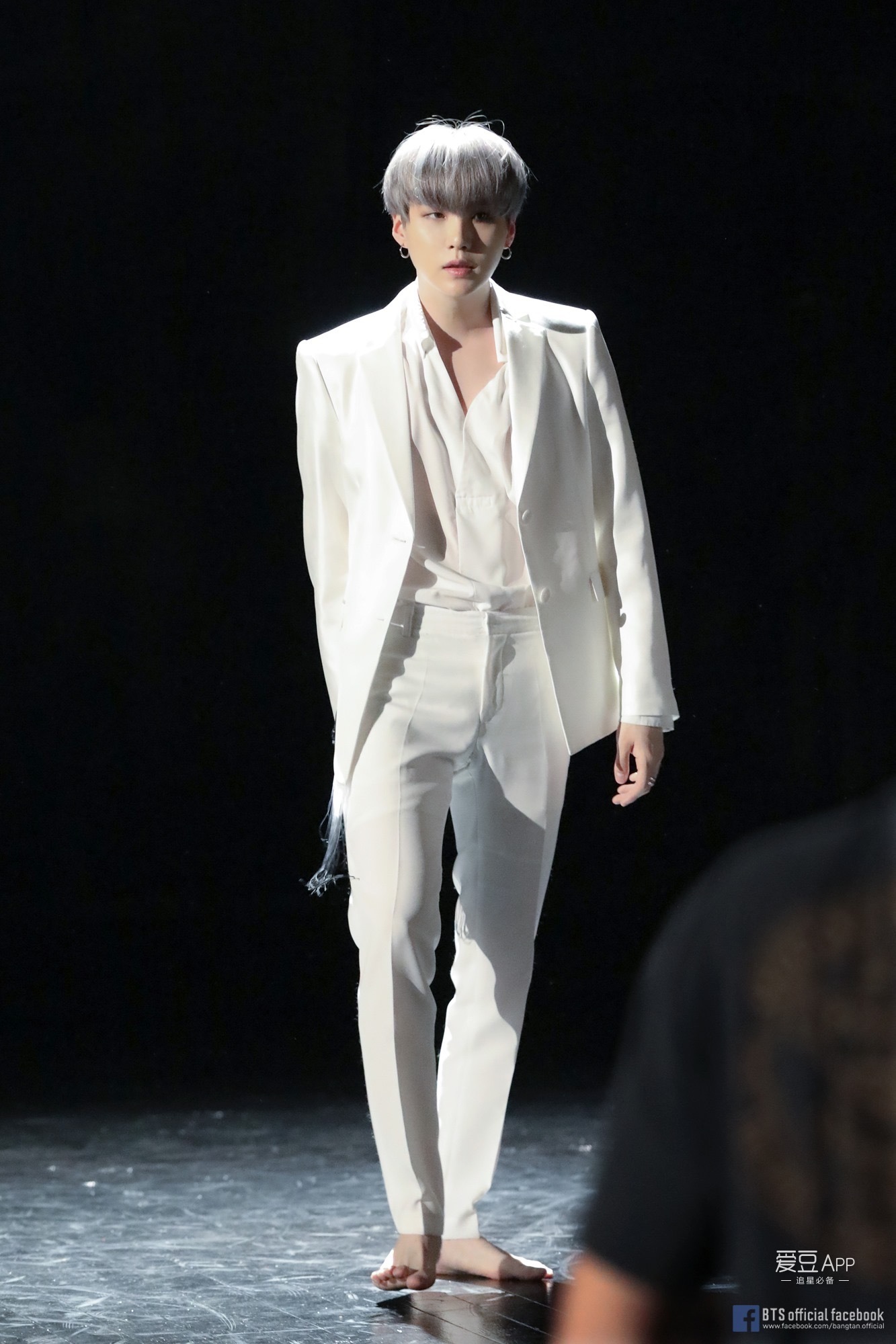 防弹少年团《black swan》mv花絮照公开