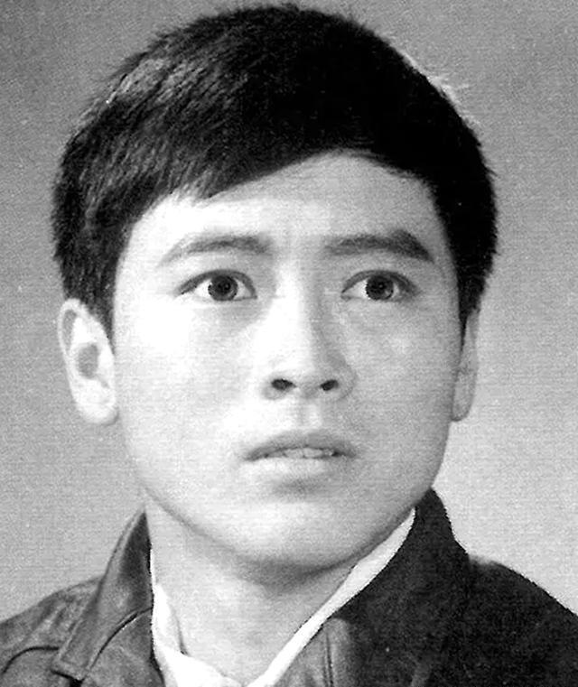 他是《艳阳天》韩小乐,张金玲曾饰其未婚妻,却不知何因退出影坛