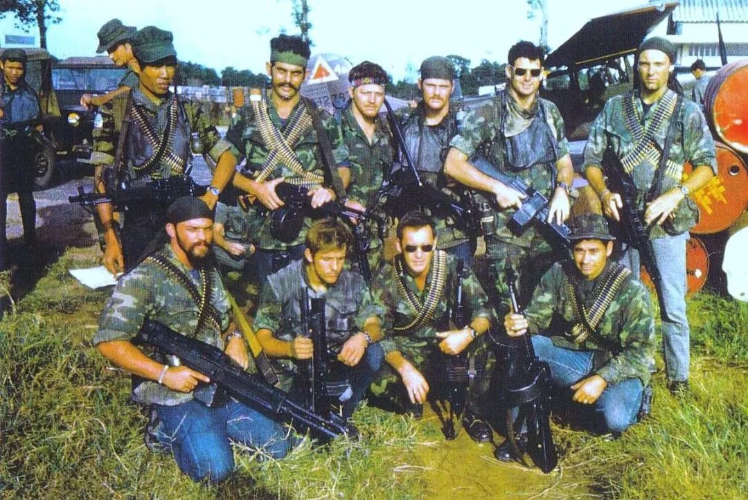 大片里的反恐精英们全副武装那都是假的别再被他们骗了