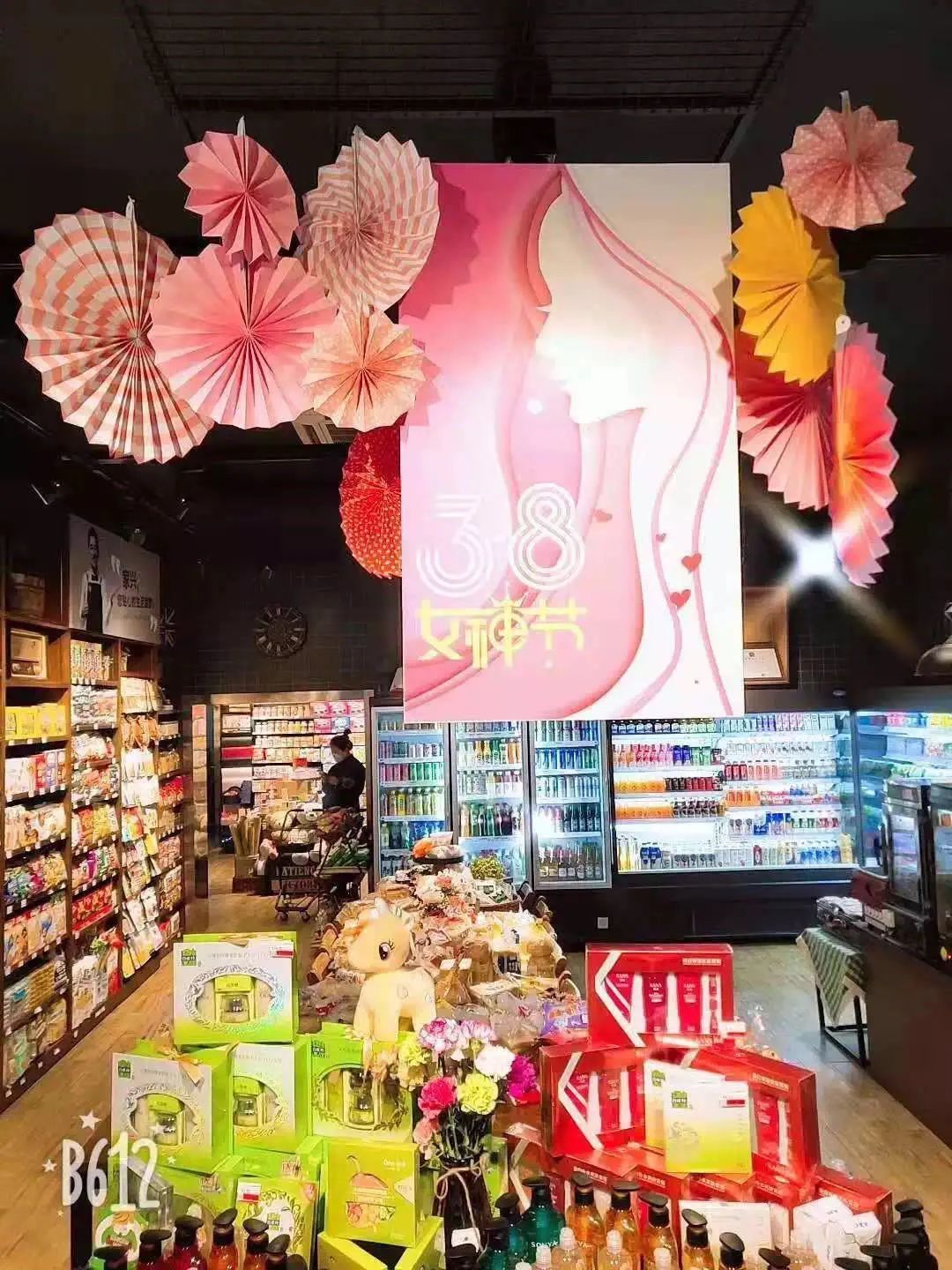 超市三八女神节美陈赏析这也太美了吧