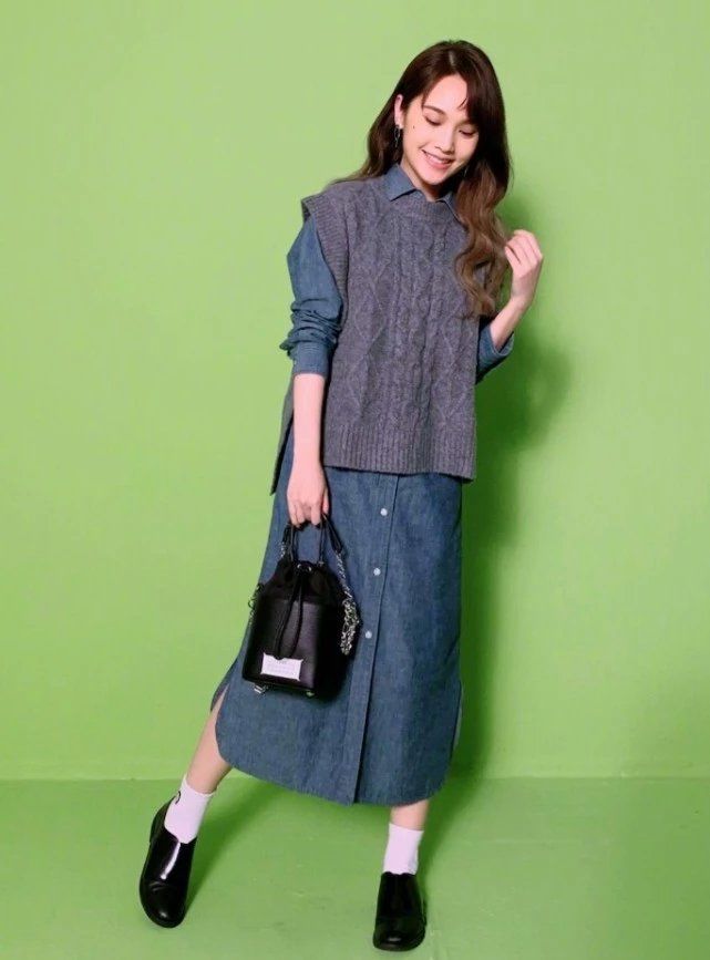 有种小气叫李荣浩送媳妇自己不穿的裤子她搭卫衣后贼时髦