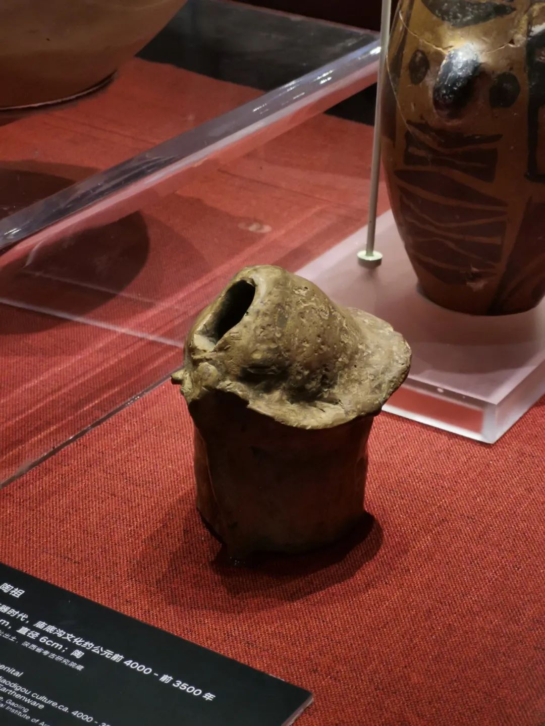 女性灶君掌管一切饮食炊具,代表着吃饱和生育,而陶祖即是男根,象征着
