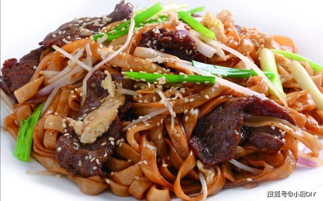 炒河粉时放1勺它立刻飘香百米难怪师傅都会闭口不言