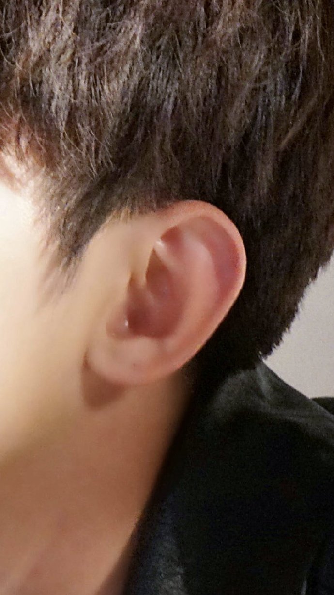 一个连耳朵都可爱的男孩子 蔡徐坤萌萌哒小耳朵合集