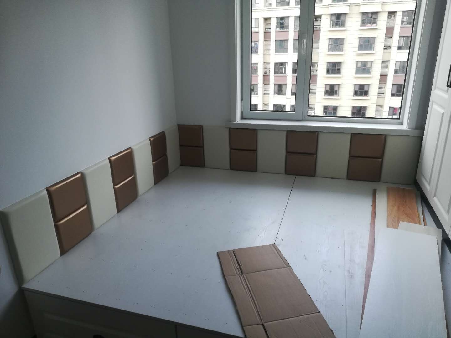 给大家发一些软包炕围子欣赏一下很实用奥还不贵