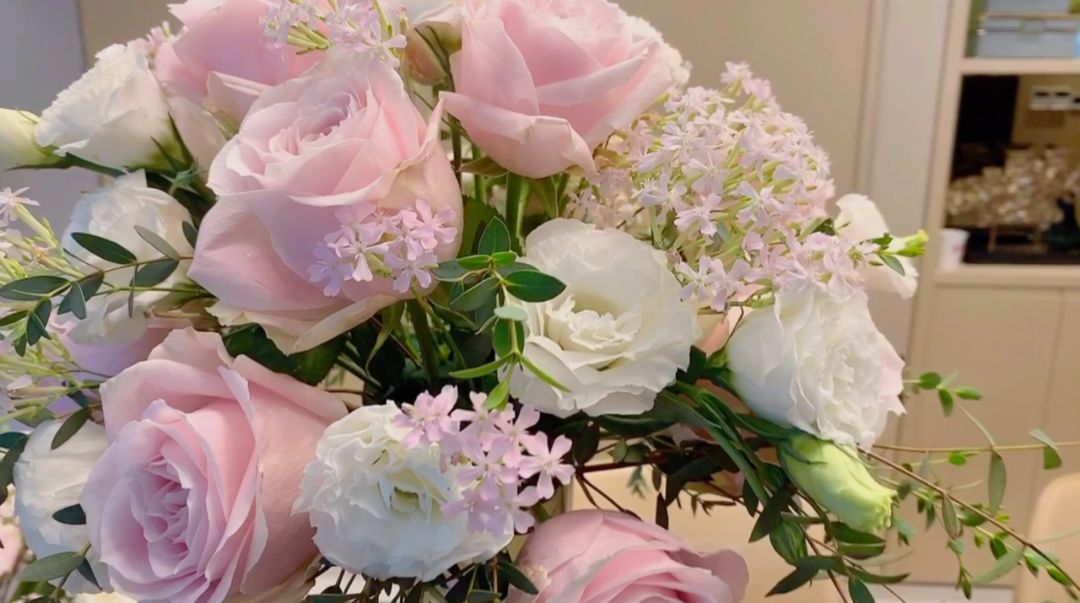 4种花材 简单5部,15分钟打造华丽餐桌插花!