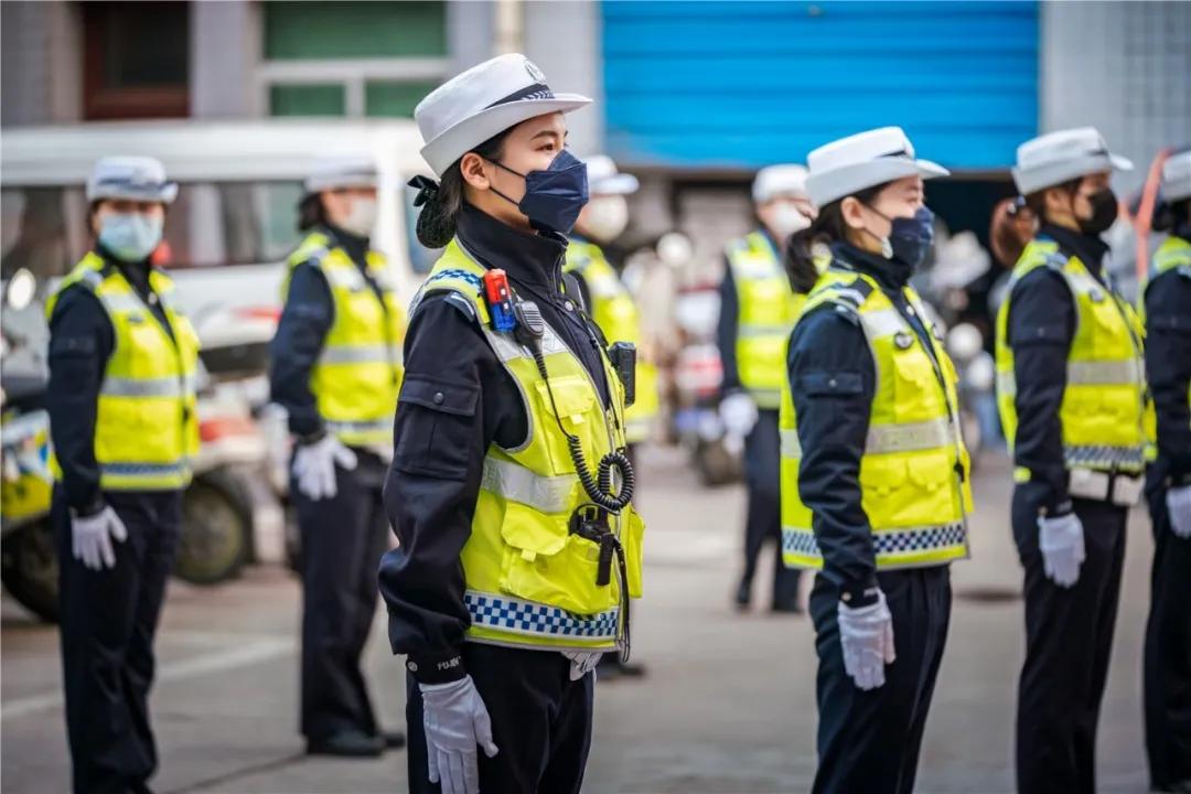 摄影师眼中的西安交警女神!_工作