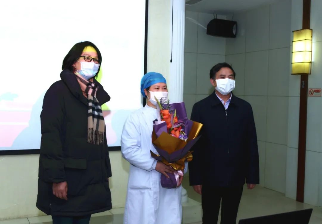 抗疫巾帼战前线工会慰问暖人心李福如走访慰问节日期间奋战在防疫一线