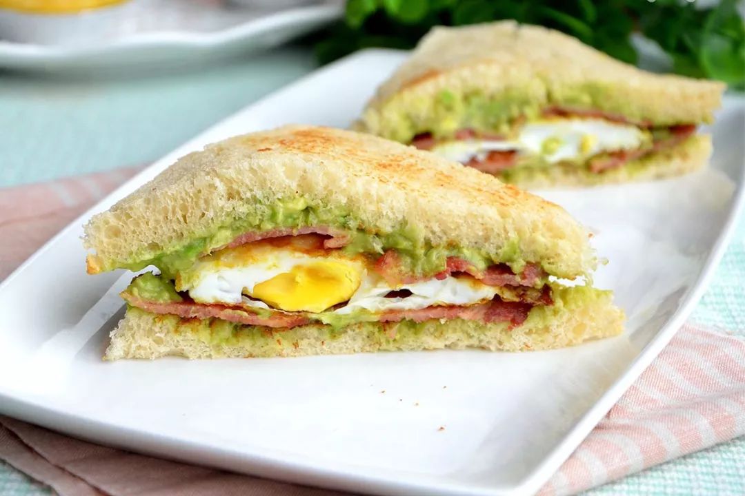 清新爽口营养满分的早餐三明治你也来一份吧