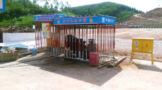 发电机很危险,我要把你给罩住.二次降压三级保护器,安全健康有保障.