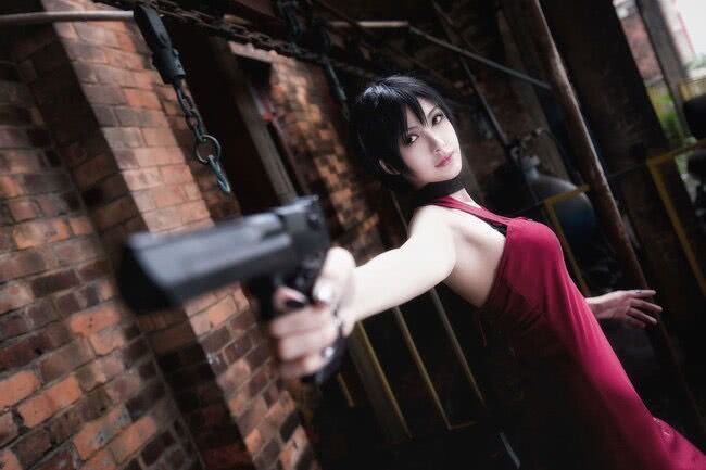 这性感红旗袍谁能顶得住?《生化危机》角色艾达王cosplay