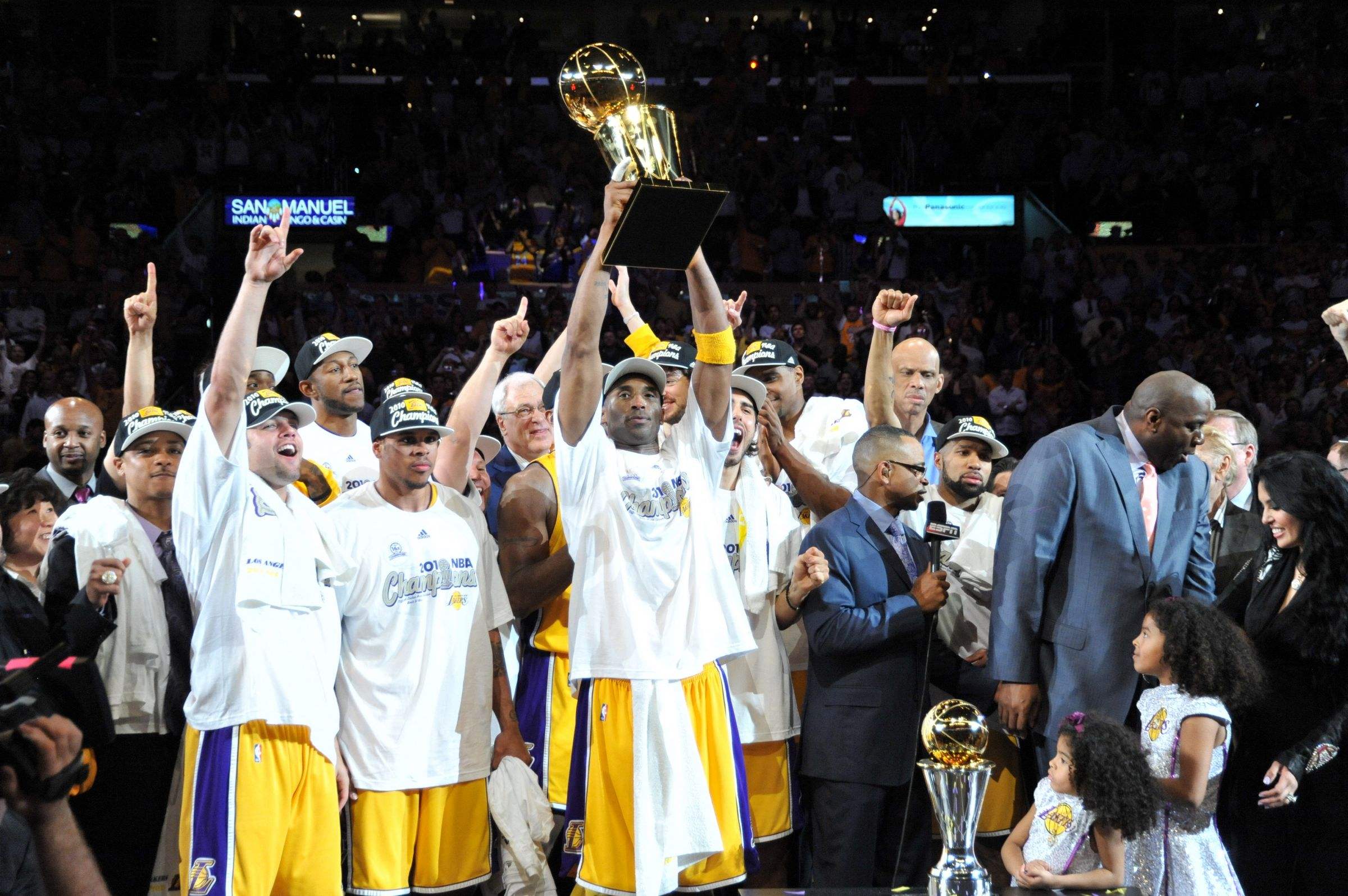 湖人在2009年击败魔术夺冠,科比获得职业生涯单独带队后的第一个总