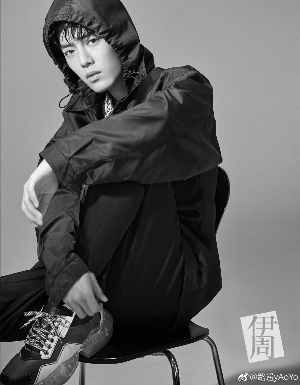 肖战《伊周》杂志大片回顾 演员肖战一人千面_上线