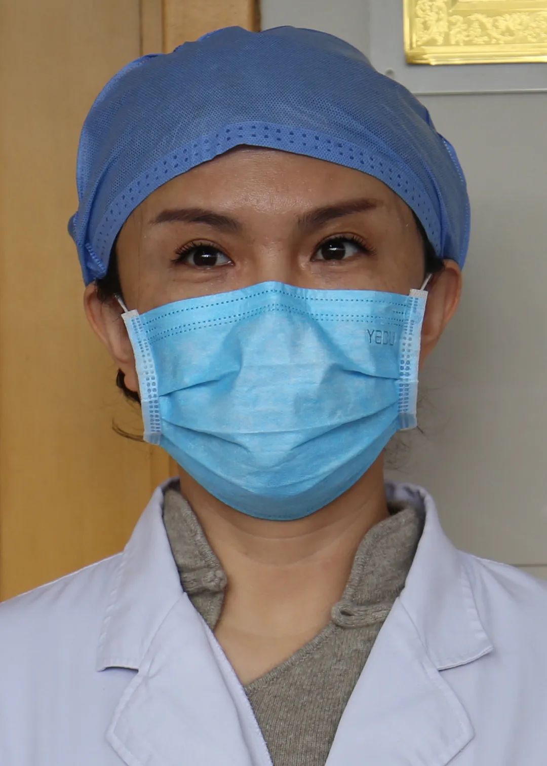 铿锵玫瑰展风采抗疫巾帼勇担当