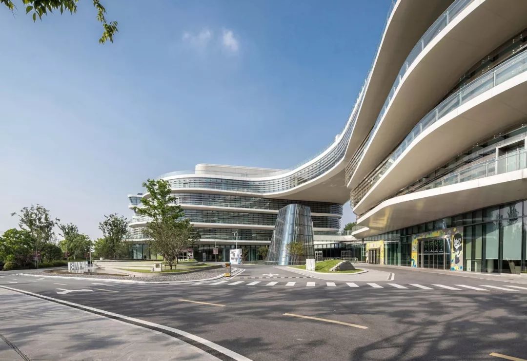 华为南京研发中心6年完成的一体化设计建筑景观室内