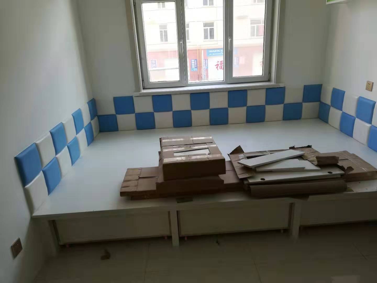 给大家发一些软包炕围子欣赏一下很实用奥还不贵