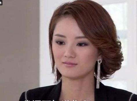 她还曾经在红遍全国的《回家的诱惑》中饰演过洪世贤的妹妹洪世馨一角