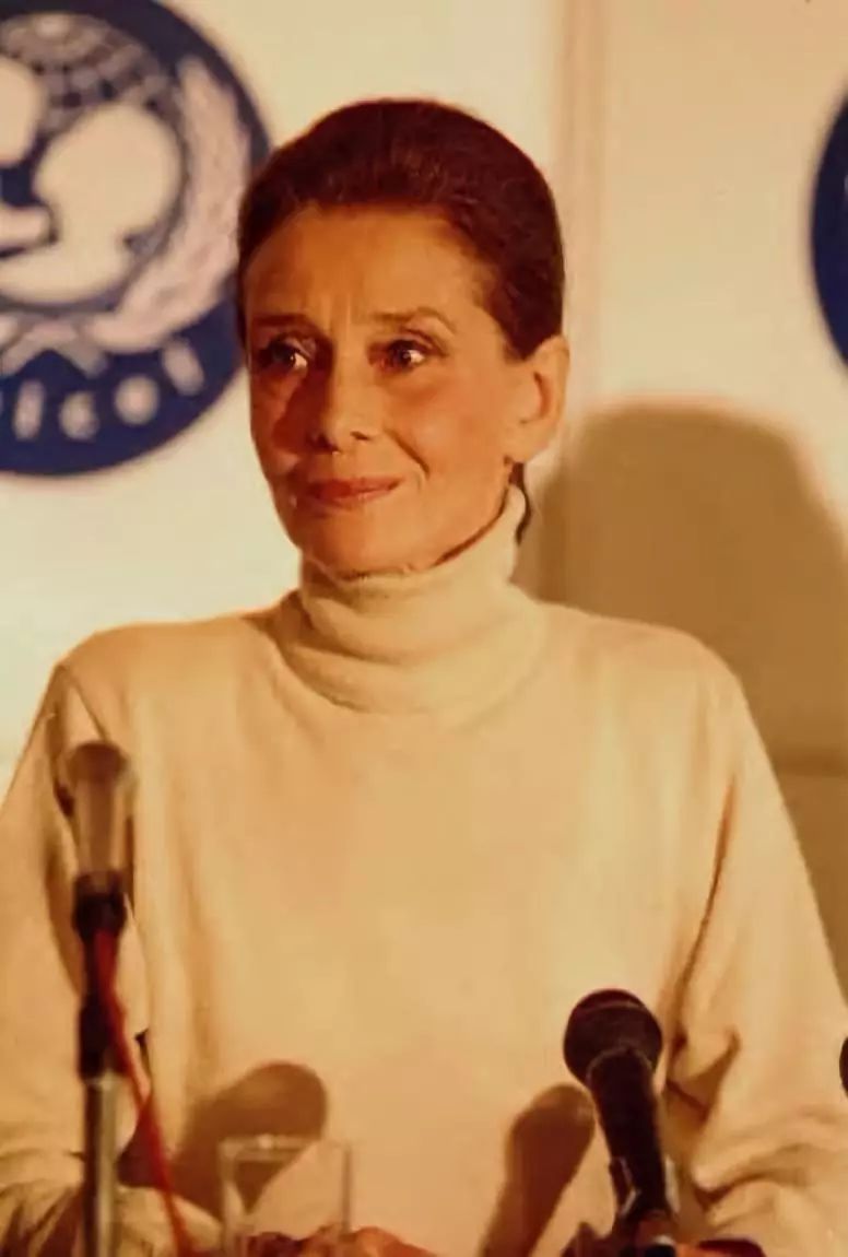 居里夫人有一句名言:"17岁时你不漂亮,可以怪罪于母亲没有遗传好的