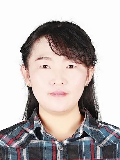 今天侯军为她们送来了节日寄语