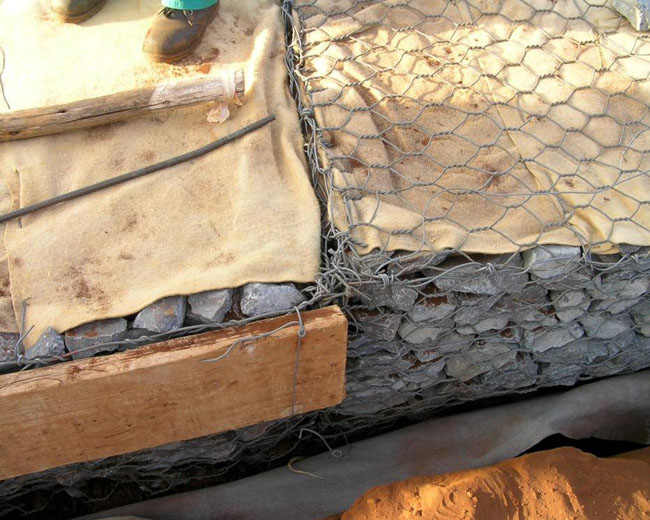 钢筋石笼网箱护坡防洪挡墙铅丝石笼网箱