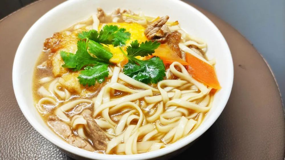 化肥分销海南分公司-孙思素老婆吃米,我吃面,肉丝挂面加煎蛋.