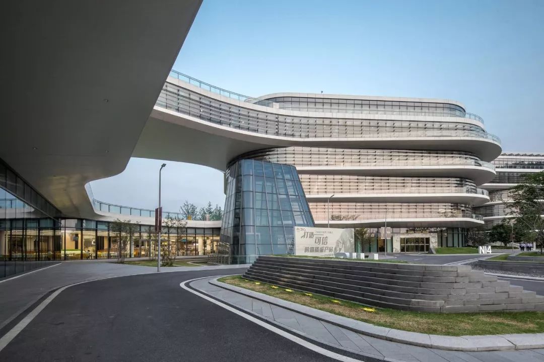 华为南京研发中心6年完成的一体化设计建筑景观室内