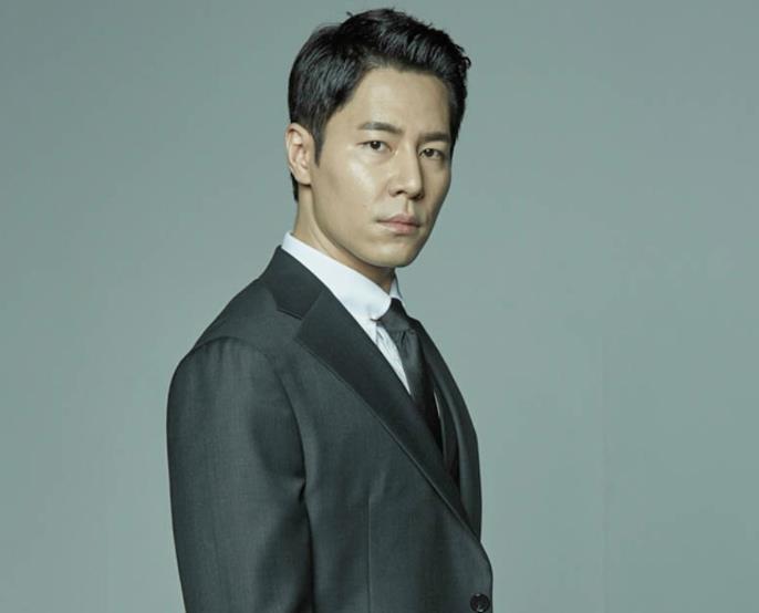 虽然在出道后的前四部电视剧中,李奎炯扮演的大都