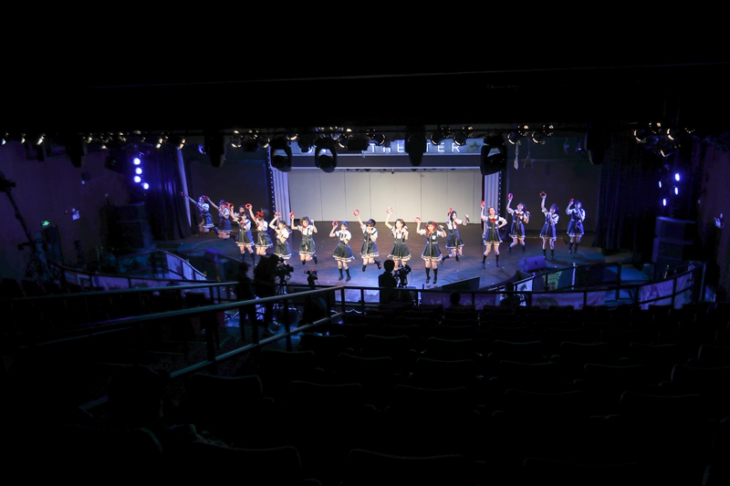 空无一个观众的剧场云演出依然精彩