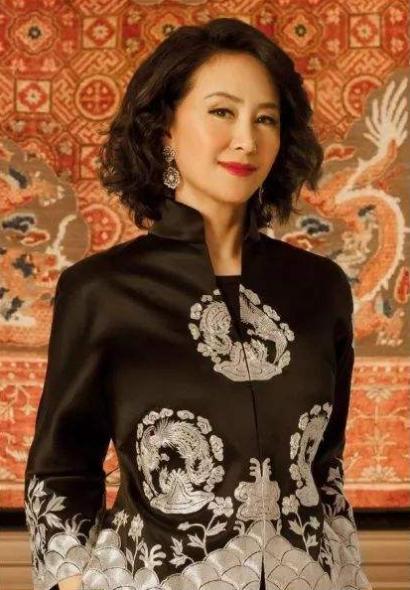 赌王接班人何超琼身家300亿59岁仍不婚不育男人不是必需品