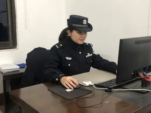 派出所女干警图片