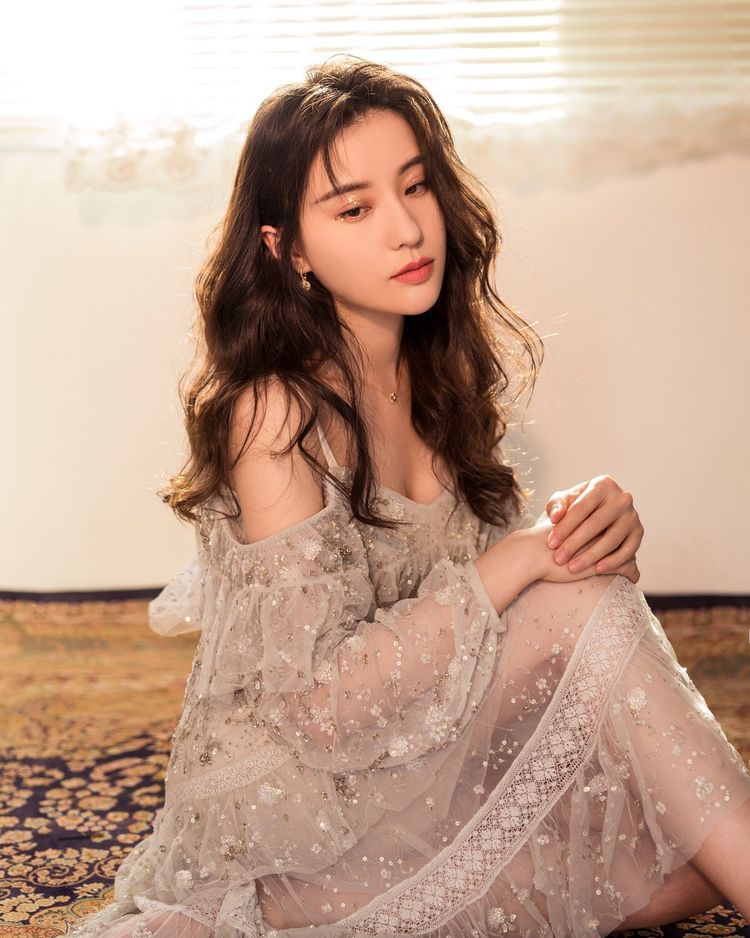 清纯美女明星鲍天琦气质写真