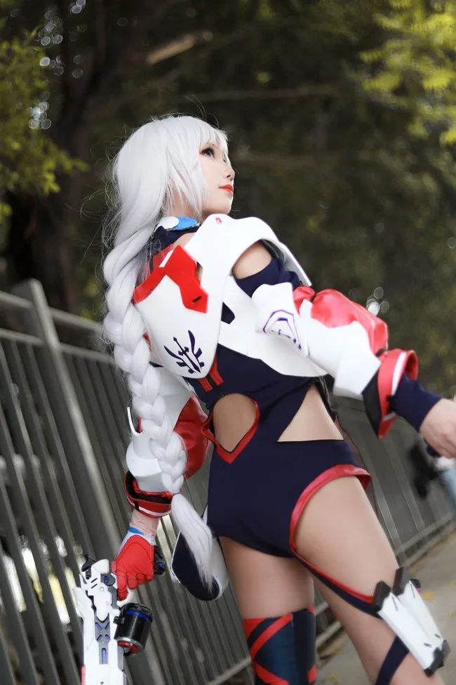 崩坏卡莲-cos小姐姐