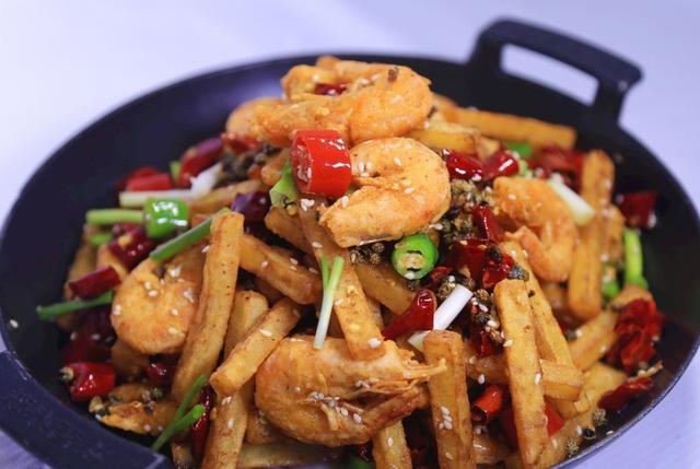 香辣脆爽有荤有素一道菜搞定一顿晚餐干锅土豆虾过瘾