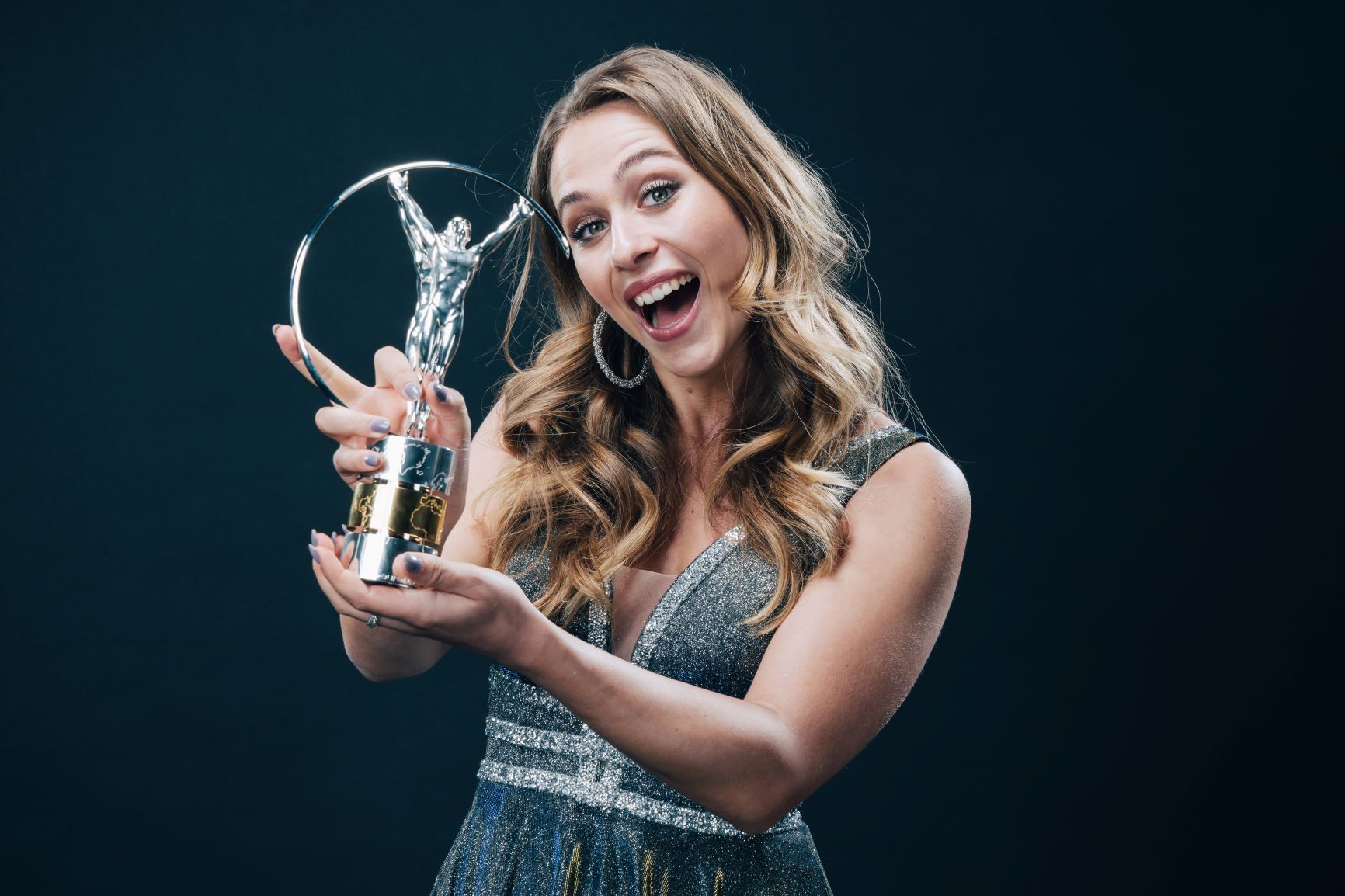 从惨烈事故浴火重生,德国少女车手上演人生的伟大逆转_苏菲亚·弗洛施